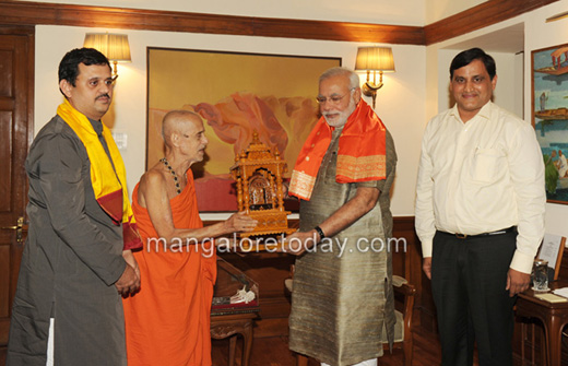 pejawar meet modi 2
